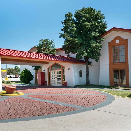 Howard Johnson By Wyndham Atlanta College Park Exterior foto