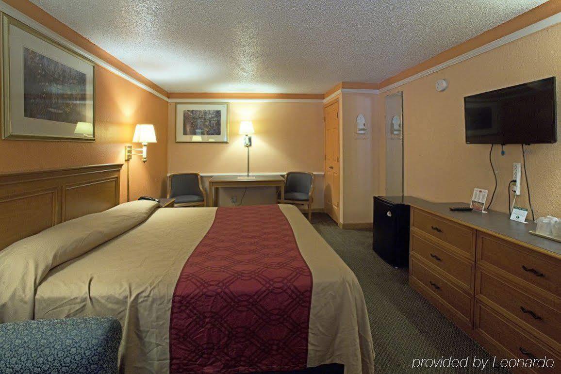 Howard Johnson By Wyndham Atlanta College Park Exterior foto