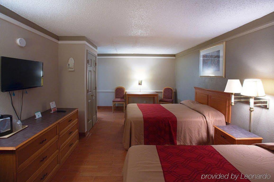 Howard Johnson By Wyndham Atlanta College Park Exterior foto