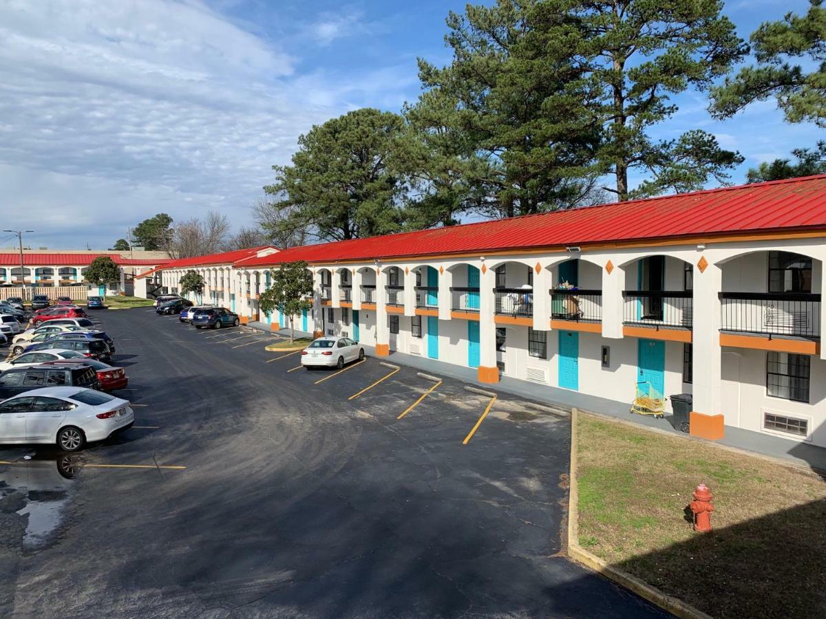 Howard Johnson By Wyndham Atlanta College Park Exterior foto